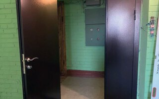 тамбурная полуторная дверь